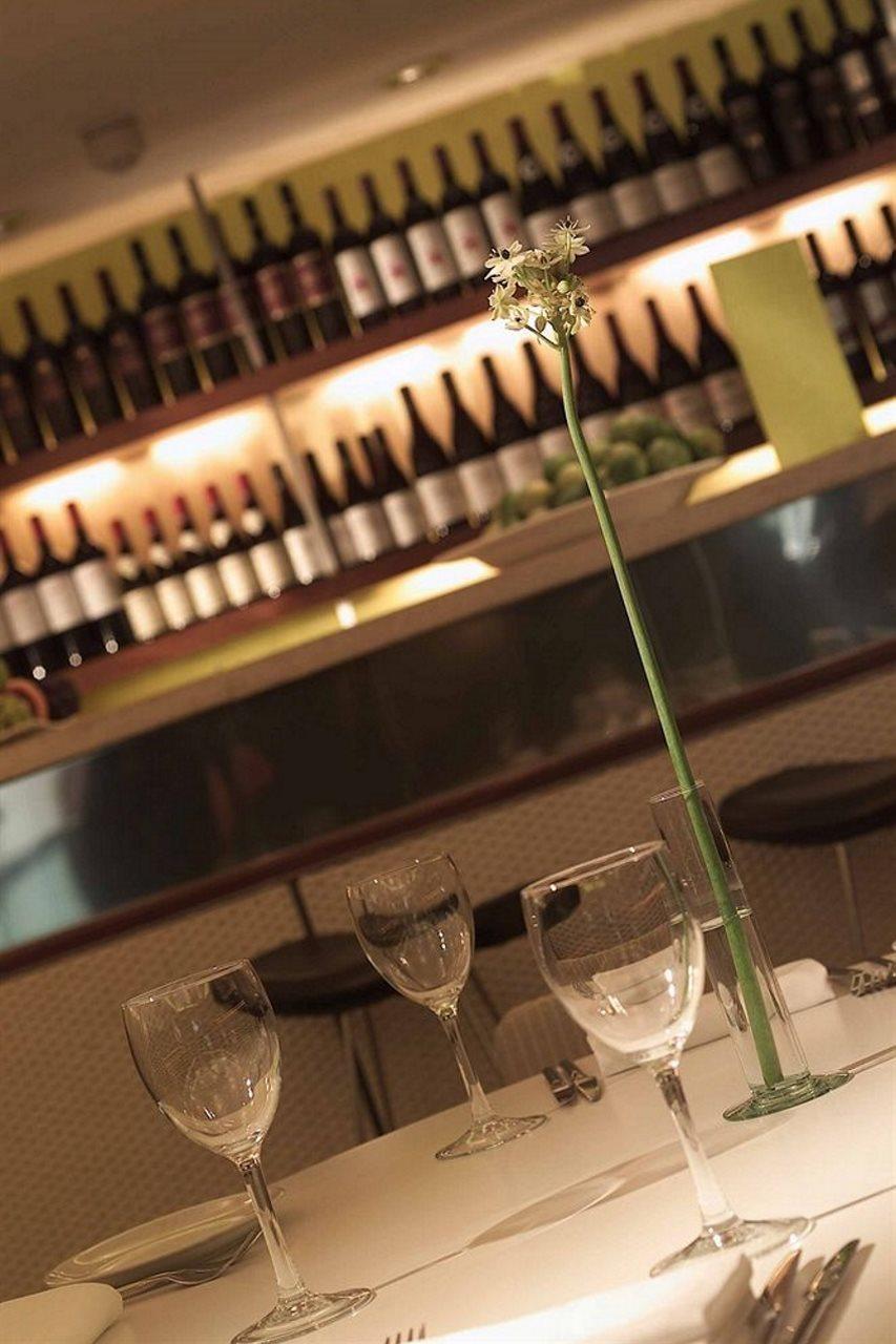 The Fitzwilliam Hotel Dublin Kültér fotó The bar at the restaurant